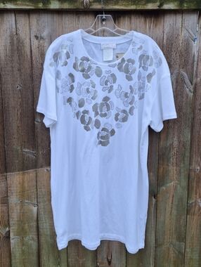 Linda Lundstrom White Tee with Metallic Floral Heart Design